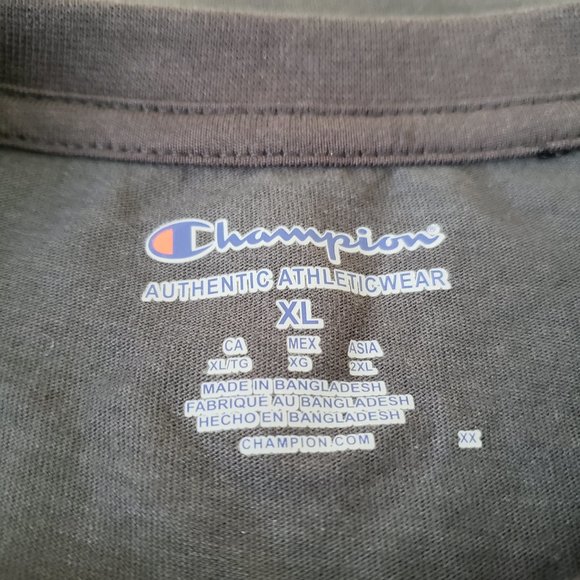 Wichita State Shockers Front Pocket T-Shirt Mens XL Black Champion Flowers NWT - Picture 7 of 10